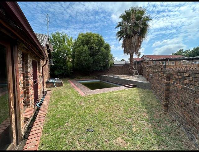 3 BEDROOM PROPERTY TO RENT IN ROOIHUISKRAAL